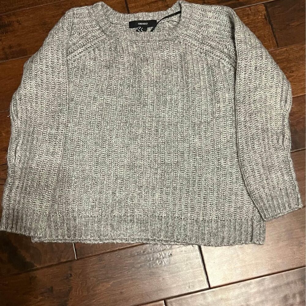 Forever 21 Women's Gray sweater Size S